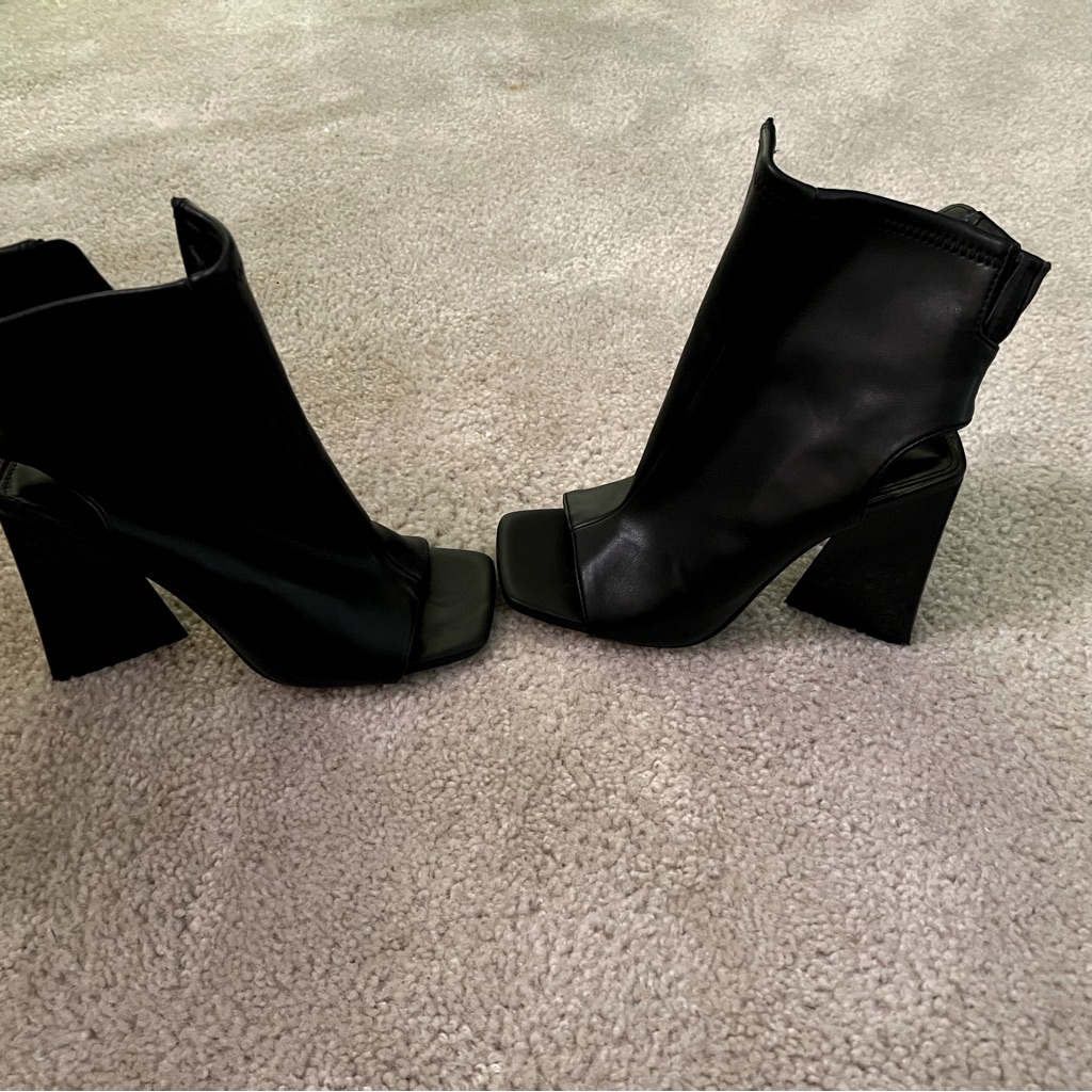 Triangle Heels